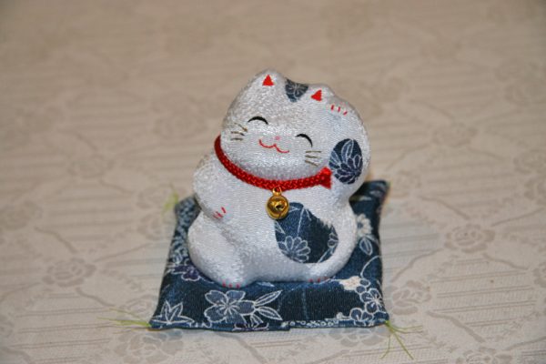 ちりめんの柔らかネコさんです