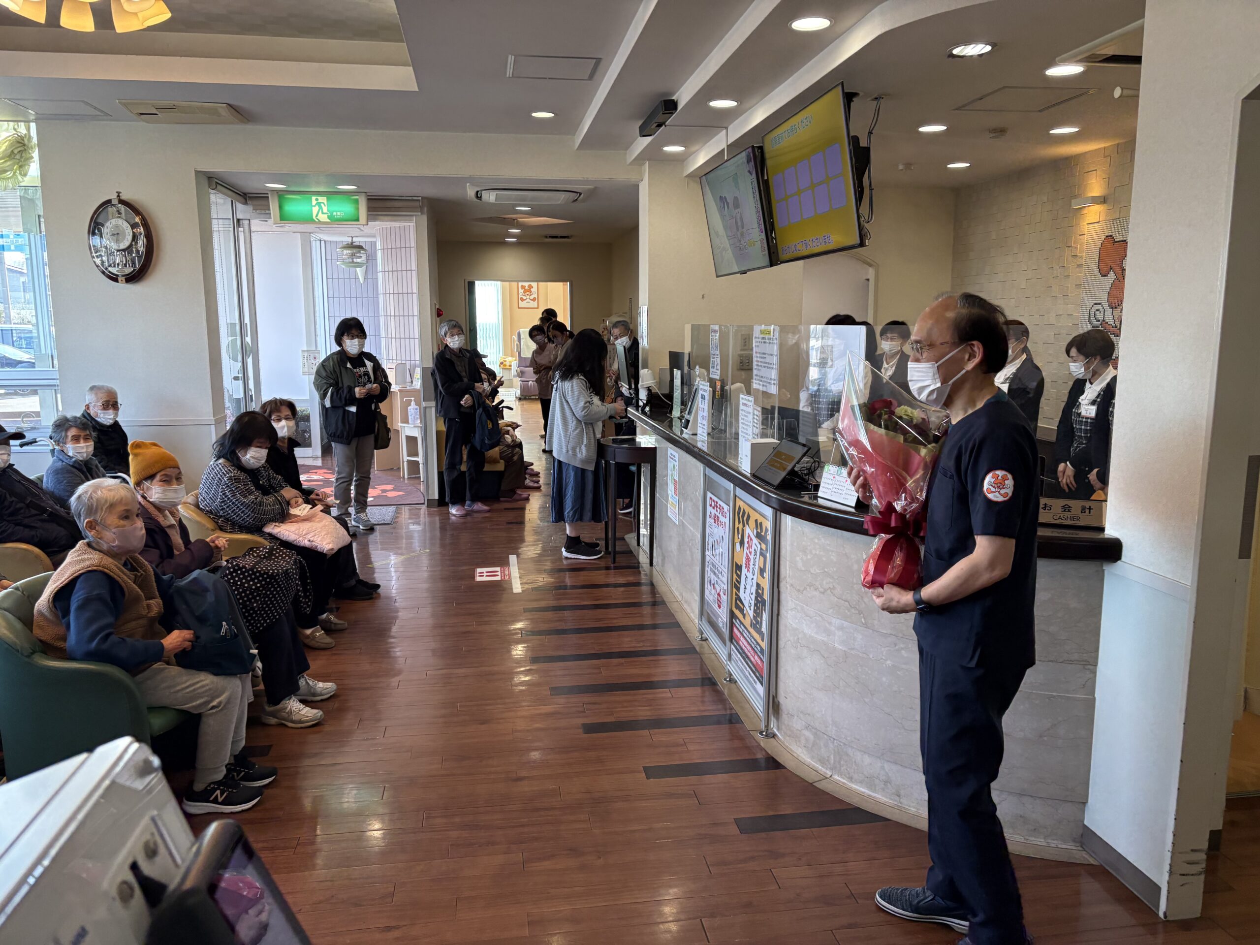 笑顔と拍手に包まれた、院長先生のお誕生日